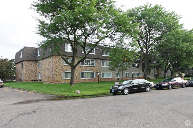 Building Photo - Rhode Island Chateau Apartments