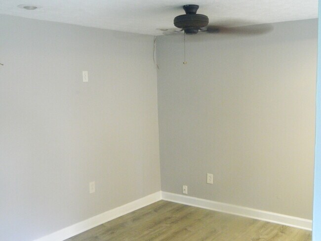 Building Photo - 1BR/1BA home close to shopping and Fort Be...