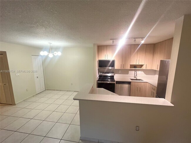 Foto del edificio - 4710 NW 102nd Ave