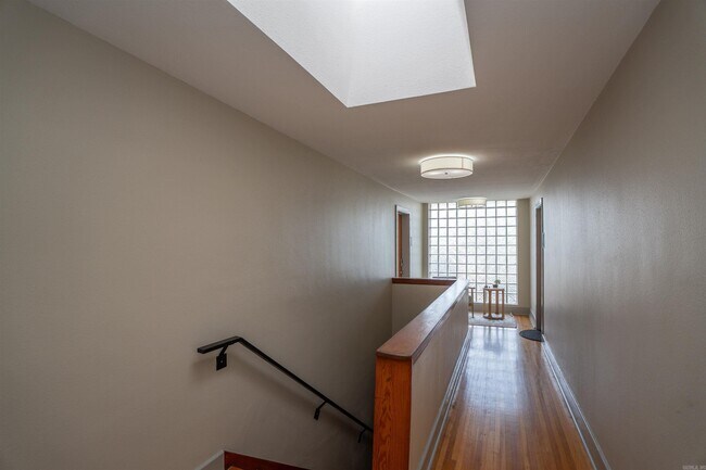 Foto del edificio - 315 E 6th St