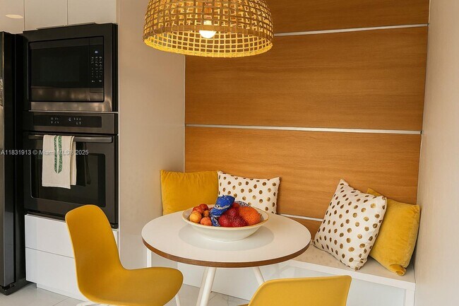 Foto del edificio - 7441 Bay Hill Dr