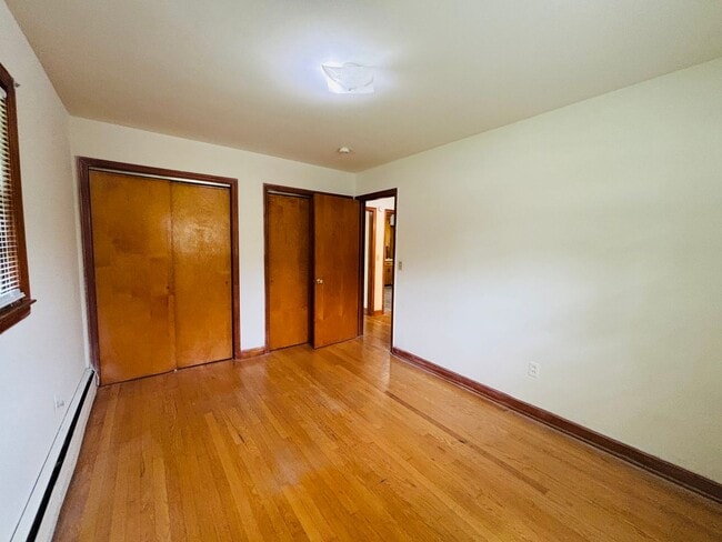 Building Photo - 121 Hearthstone Dr