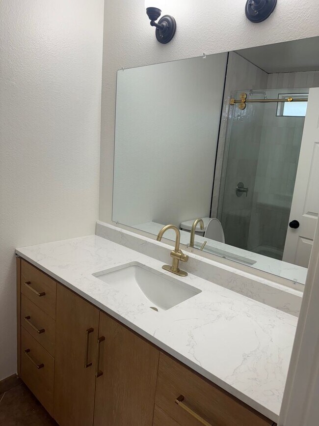 Building Photo - Fully remodeled home for rent in cul de sac