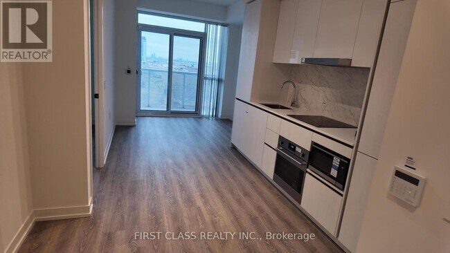 Photo du bâtiment - 8 Interchange Wy