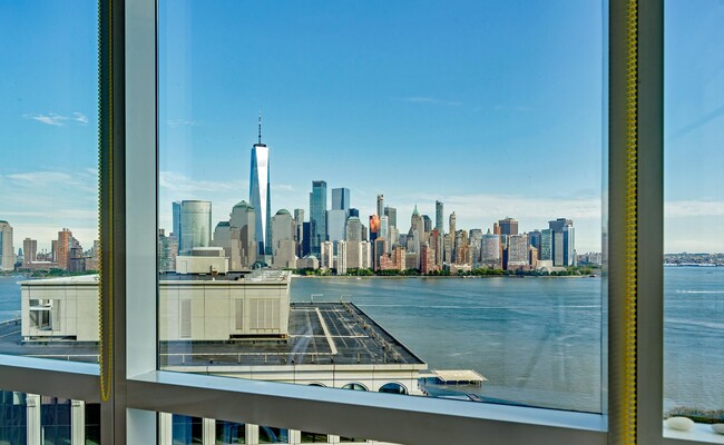 Building Photo - 77 Hudson St