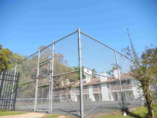 Building Photo - 1102 Greentree Ct