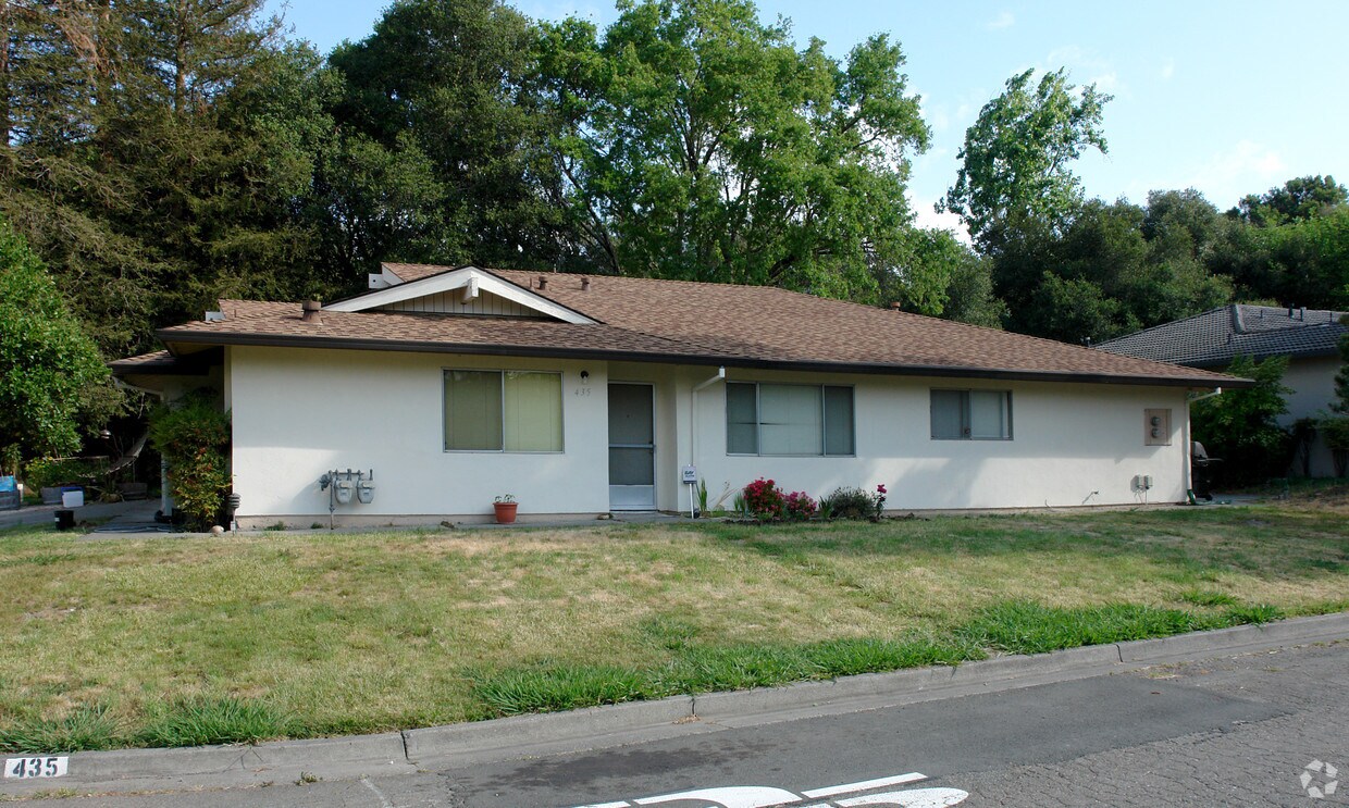 Primary Photo - 433-435 Pheasant Ln