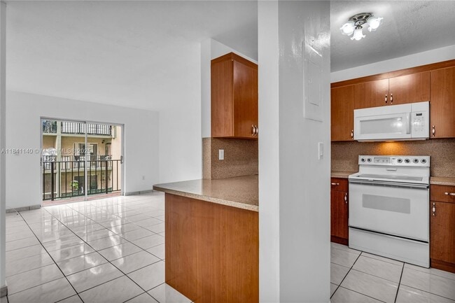 Building Photo - 325 NW 72nd Ave