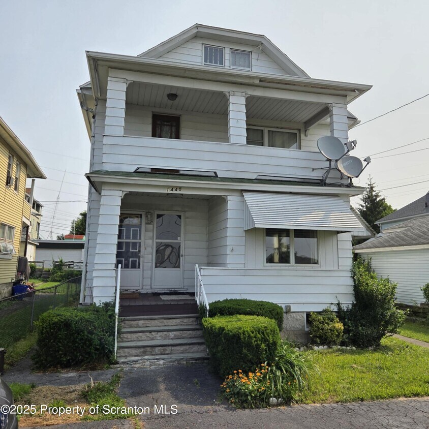 Primary Photo - 1440 Thackery St
