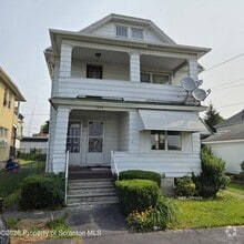 Building Photo - 1440 Thackery St