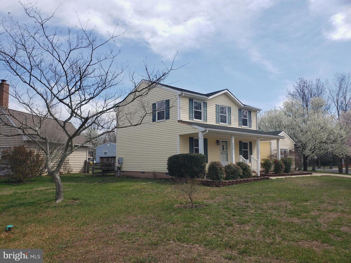 Primary Photo - 3630 Pine Cone Cir