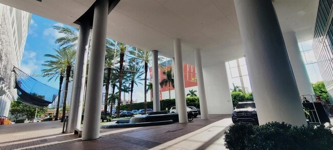 Foto del edificio - 185 SW 7th St