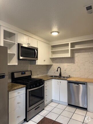 Building Photo - 343 E Lambourne Ave
