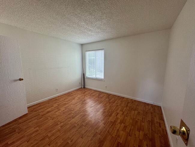 Foto del edificio - One Bedroom One Bath -Lesley Reilly Property