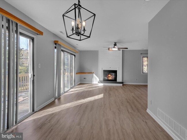 Foto del edificio - 10 Pine Woods Ct