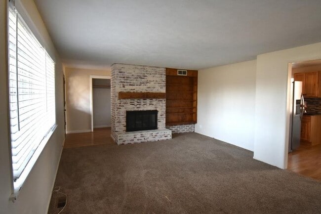 Building Photo - 5819 Southgate Dr