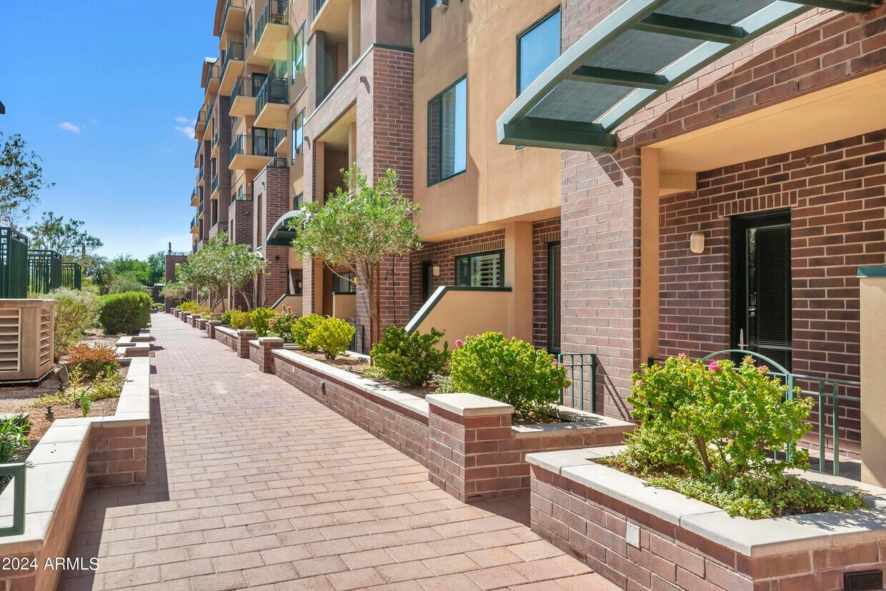 Foto principal - 17 W Vernon Avenue Unit 605