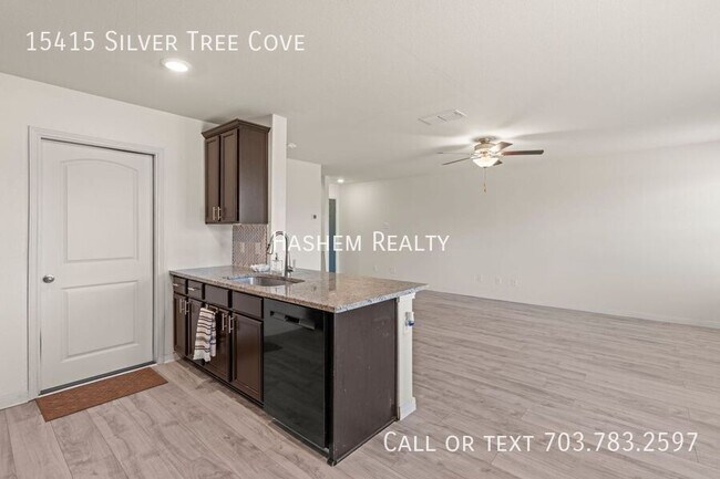 Foto del edificio - 15415 Silver Tree Cove