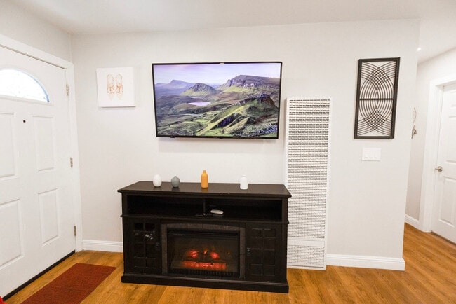 Building Photo - 1063-67 Gillespie Dr