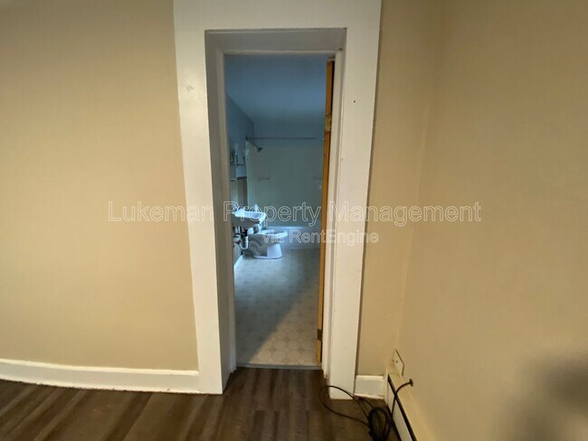 Foto del edificio - 513 Village St