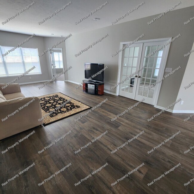 Building Photo - New Maintenance Free 2 Bedroom Home