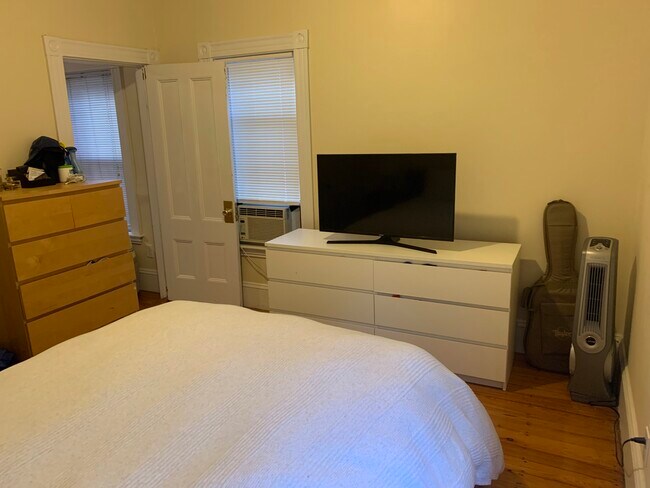 bedroom with closet - 303 Summer St