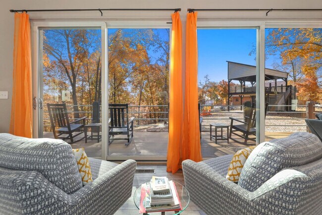 Foto del edificio - 85 Center Rd