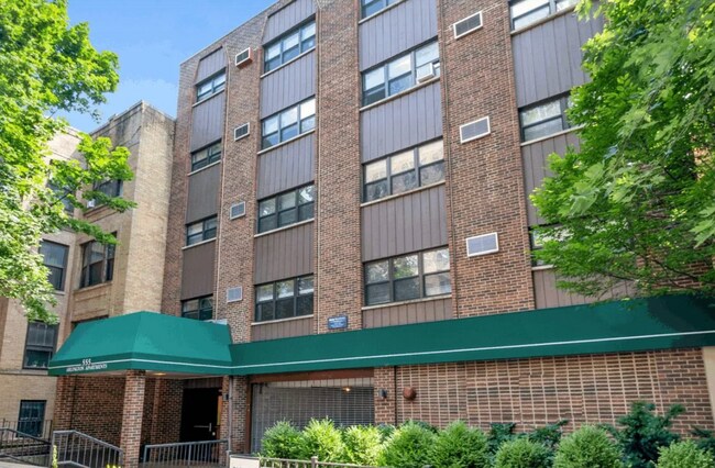 Foto del edificio - 555 W Arlington Pl