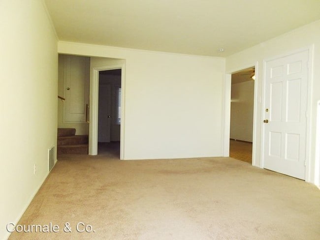 Building Photo - 119 E Vista Ave