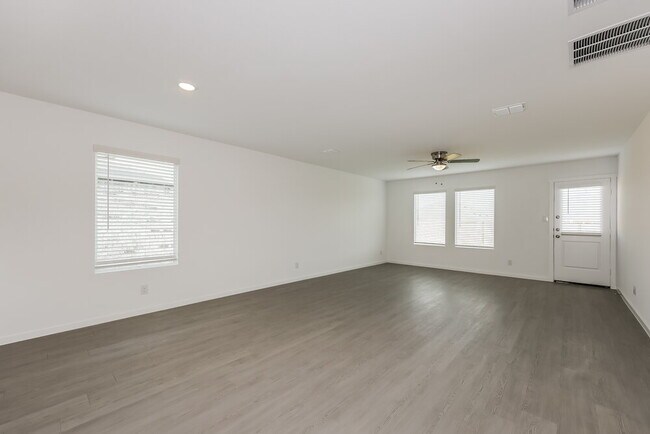 Foto del edificio - 1426 Merlin Blf St