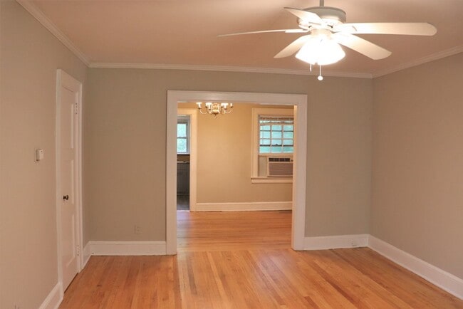 Building Photo - Charming 2-bedroom waiting to be yours !!