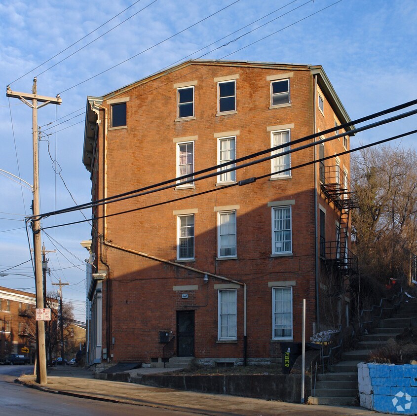 Building Photo - 642 W McMicken Ave