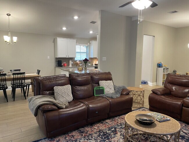 Foto del edificio - Stylish Single-Story Home with Open-Concept Living in Montgomery!