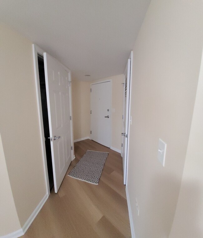 Building Photo - 6759 W Forest Preserve Dr