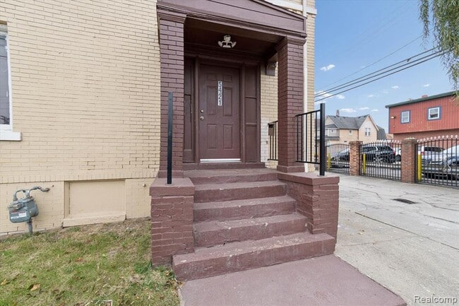 Building Photo - 5421 Toledo St