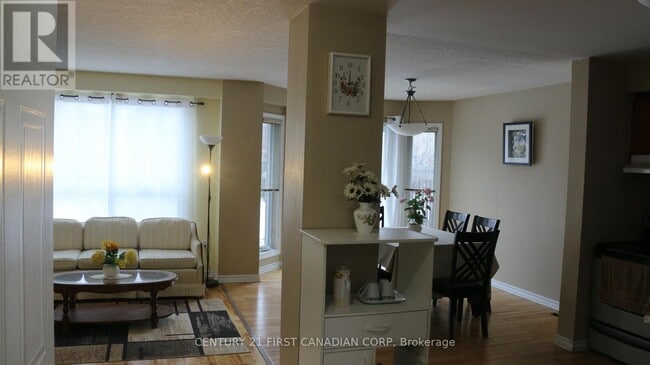 Photo du bâtiment - 995 Oakcrossing Rd