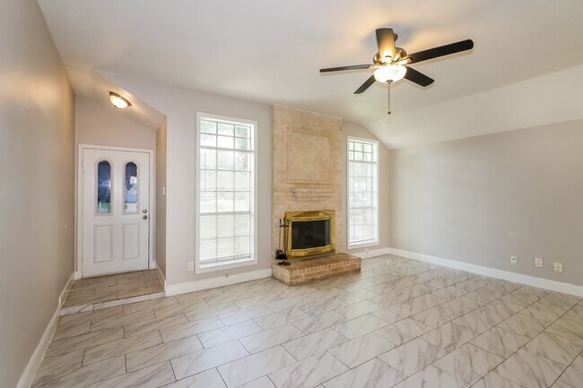 Foto del edificio - 15422 Pebble Lake Dr