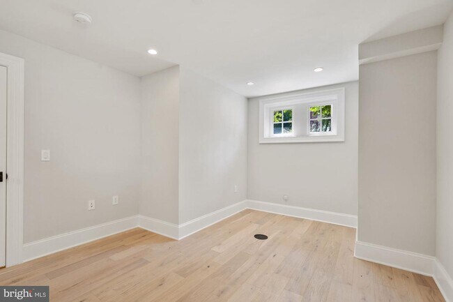 Building Photo - 1719 18th St NW