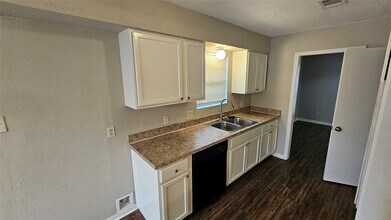 Building Photo - 1404 Cactus St