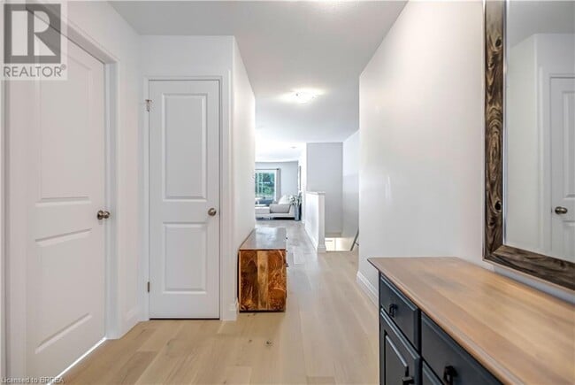 Photo du bâtiment - 15 Peachleaf Ln