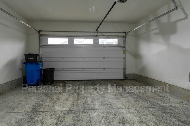 Building Photo - 5832 NE 56th Place