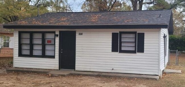 Building Photo - 230 Suzanne Dr