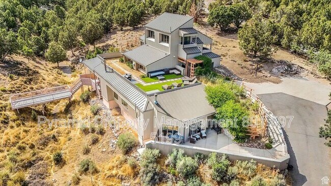 Foto del edificio - 14600 S Shaggy Mountain Rd