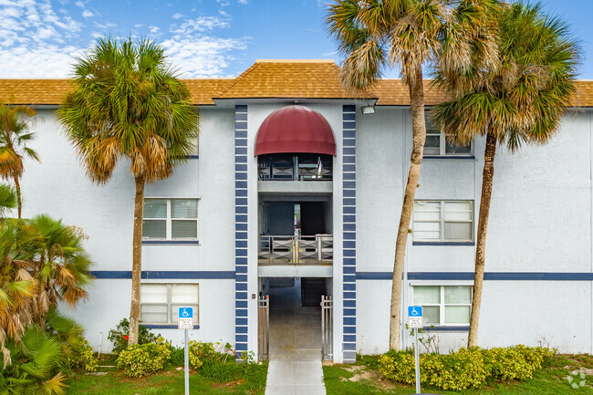 4348 Plaza Dr Holiday, FL - The Sunbay Apartments