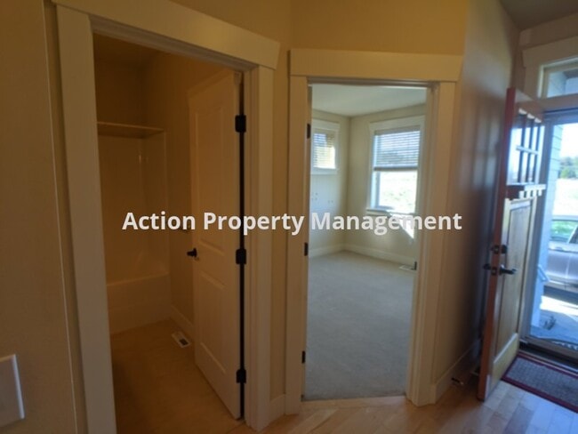Building Photo - 161 Craftsman Ct