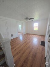 Building Photo - 323 Irwin St
