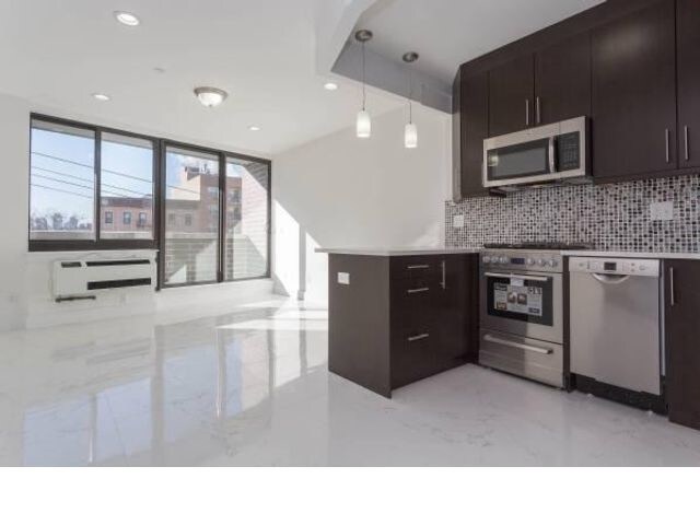 Foto principal - 2207 Astoria Blvd