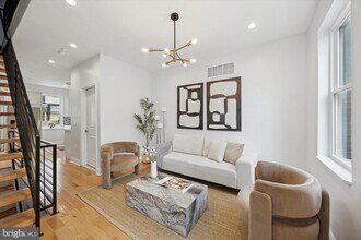 Building Photo - 2220 E Harold St