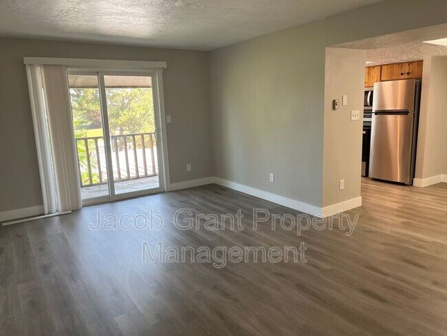 Building Photo - 1487 Vega Cir