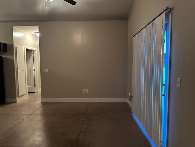 Building Photo - 4723 N Hillside Ct